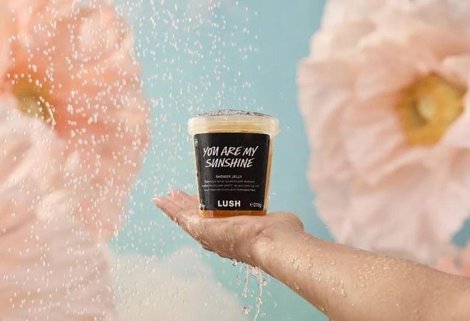 和IU的绽放满足了少女的全部幻想开元ky棋牌本周时髦大事|陈都灵(图1) 和IU的绽放满足了少女的全部幻想开元ky棋牌本周时髦大事|陈都灵(图1)