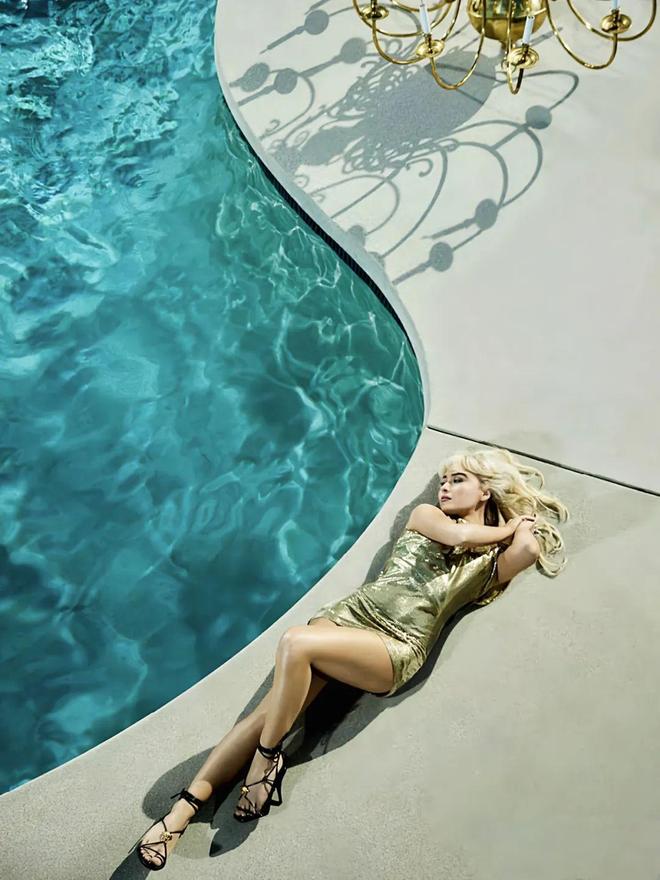 和IU的绽放满足了少女的全部幻想开元ky棋牌本周时髦大事|陈都灵(图20) 和IU的绽放满足了少女的全部幻想开元ky棋牌本周时髦大事|陈都灵(图20)