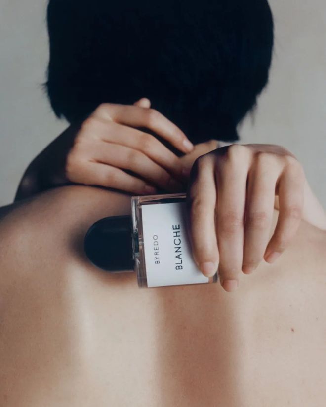 和IU的绽放满足了少女的全部幻想开元ky棋牌本周时髦大事|陈都灵(图10) 和IU的绽放满足了少女的全部幻想开元ky棋牌本周时髦大事|陈都灵(图10)