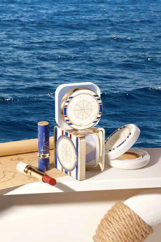 和IU的绽放满足了少女的全部幻想开元ky棋牌本周时髦大事|陈都灵(图17) 和IU的绽放满足了少女的全部幻想开元ky棋牌本周时髦大事|陈都灵(图17)