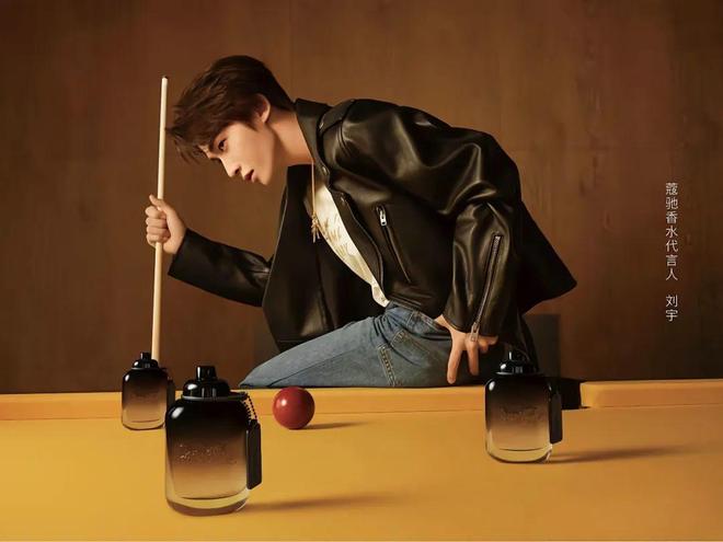 和IU的绽放满足了少女的全部幻想开元ky棋牌本周时髦大事|陈都灵(图11) 和IU的绽放满足了少女的全部幻想开元ky棋牌本周时髦大事|陈都灵(图11)