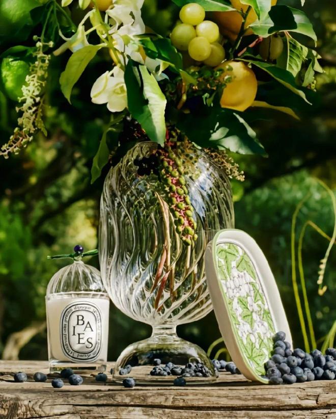 和IU的绽放满足了少女的全部幻想开元ky棋牌本周时髦大事|陈都灵(图22) 和IU的绽放满足了少女的全部幻想开元ky棋牌本周时髦大事|陈都灵(图22)