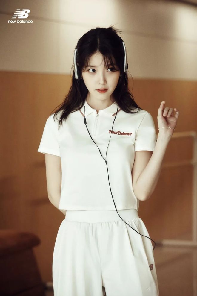 和IU的绽放满足了少女的全部幻想开元ky棋牌本周时髦大事|陈都灵(图33) 和IU的绽放满足了少女的全部幻想开元ky棋牌本周时髦大事|陈都灵(图33)